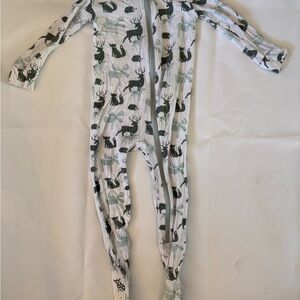 Kickee Pants footed onesie Pajama- green deer size 12-18m